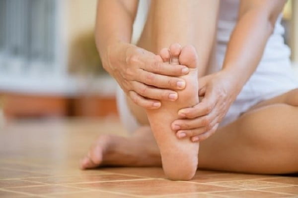 متاتارسالژیا چیست؟ بهترین درمان درد زیر پنجه پا چیست؟